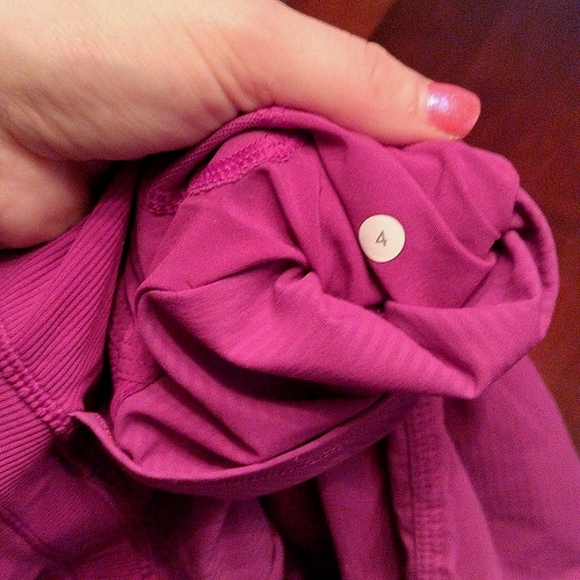 LIKE NEW bright pink lululemon crops - Picture 10 of 10